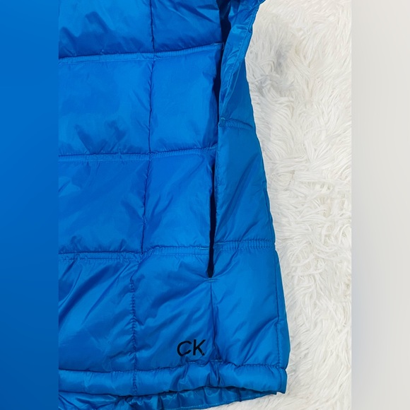 Calvin Klein Performance Cropped Mock-Neck Zip-Up Vest - Picture 8 of 16